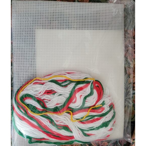 Vintage Needlepoint Kit Plastic Canvas Lacy Poinsettia Coasters & Box #67107 - Picture 3 of 4